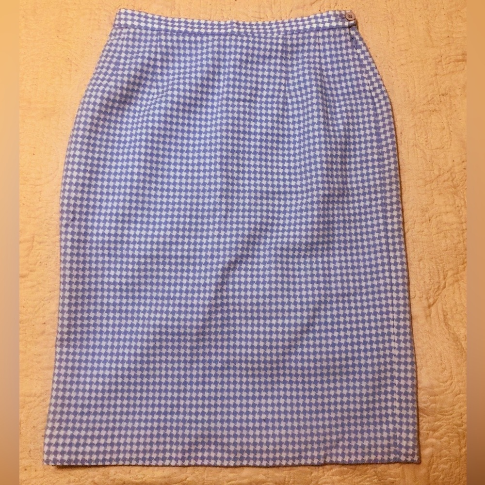 Vintage 100% wool houndstooth skirt in sky blue and ivory